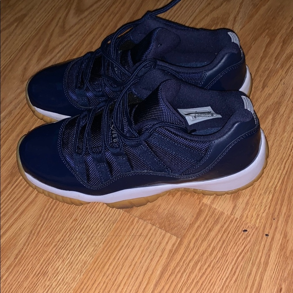 Air Jordan retro low “navy gum”